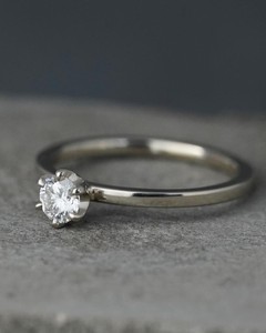 Bague de fiançailles Moissanite coupe ronde de 5mm | Design solitaire classique | OEM de bijoux fins d'anniversaire de mariage nuptiale en or ou en argent - Product Image 1