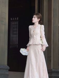 Ensemble haut et jupe longue rose brodé floral à col en V et manches longues pour femme, coupe ajustée, style vintage, tenue formelle respirante, OEM - Product Image 3