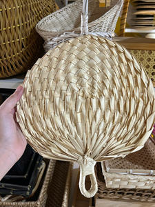 Abanico de bambú con diseño pintado Colores naturales y surtidos de Vietnam-Regalo promocional - Product Image 5