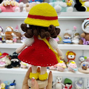Poupées de personnages de dessins animés mignonnes faites à la main au crochet, figurines décoratives avec des boules de cerise - Product Image 3