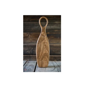 Tabla de cortar de color marrón claro Tabla de cortar elegante con mango y tabla de compras hecha a mano de madera - Product Image 1