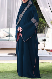 Abaya de grande taille décontractée à manches longues de couleur unie, habit islamique à manches longues de couleur personnalisée, hijab pour femmes, abaya imprimée OEM - Product Image 2