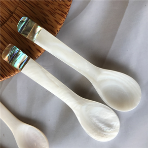 Cuillère à caviar en nacre de luxe faite à la main couverts en coquille naturelle pour une cuisine raffinée service de beurre de confiture de caviar gastronomique - Product Image 5