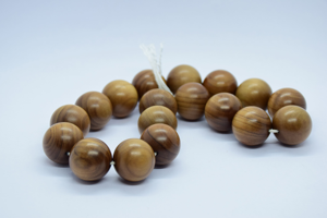 Perles de bois de santal fini de 15 mm, Mala de qualité supérieure par saniya handicraft - Product Image 3