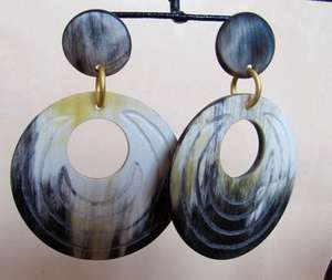 Boucles d'oreilles en corne de buffle faites à la main de haute qualité pour femmes vente chaude boucles d'oreilles en corne de buffle de style animal naturel - Product Image 2