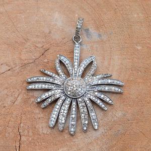 จี้เพชรทรงเดี่ยวประดับเพชรทรงเหลี่ยมเดี่ยว เงินแท้ 925 ชุบโรเดียมสีดำ ดีไซน์วินเทจ สำหรับผู้หญิง ยี่ห้อ FLOWER Red Mountain Gems ขนาด 32 มม. - Product Image 2