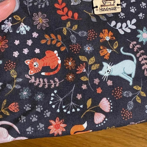 กระเป๋าผ้าลินินปักมือพร้อมเย็บปักถักร้อยกระเป๋าเป้สะพายหลังผ้าลินินสีต่าง ๆ ผ้าลินินนุ่ม 100% OEM ผลิตในเวียดนาม - Product Image 6