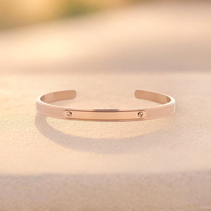 กำไลข้อมือกุหลาบแบบคลาสสิกสร้อยข้อมือรูปหัวใจเกลียวเคลือบทอง18K ทำจากสเตนเลสสำหรับงานเลี้ยงแต่งงาน - Product Image 3