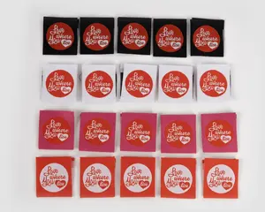 Vente en gros Étiquettes de vêtements imprimées personnalisées Étiquettes de vêtements tissées en polyester brodé satin/soie personnalisées avec pli d'extrémité - Product Image 5