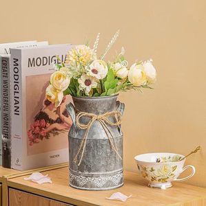 Un morceau d'art et d'élégance qui donne vie à la beauté de la nature avec un vase à fleurs intemporel, audacieux et contemporain - Product Image 5