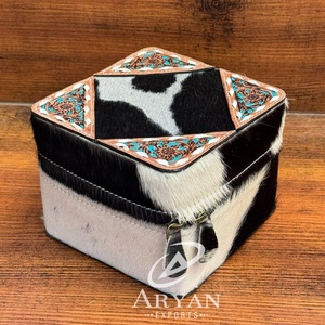 New Custom Hand Tooled Leather Carrying Holder Zipper Portable Jewelry Storage Box Genuine Cowhide Travel Case Jewelry Organizer - Product Image 1