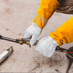 Gants de soudage en cuir personnalisés-Logo personnalisé Strong Grip Ignifuge Heatproof Anti-Chemical Waterproof Wholesale Pakistan - Product Image 3