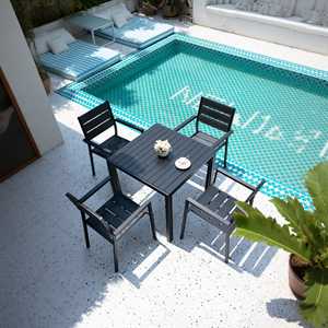 Fauteuil d'extérieur moderne noir avec structure en aluminium et lattes en bois composite, mobilier de patio - Product Image 5