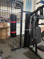 Machine de gymnastique à domicile multistations à câble réglable pour la musculation, la musculation, les exercices de fitness et les bras et le dos.