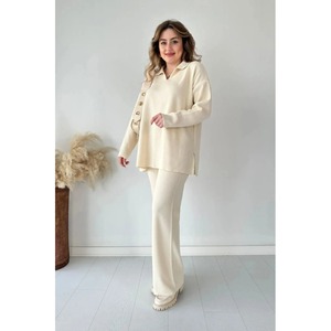 ชุดเสื้อผ้าถักนิตติ้งสีครีมสำหรับผู้หญิง เสื้อคอปกโปโลและกางเกงขายาว - Product Image 2