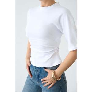 Blusa Blanca de Manga Corta con Volantes - Product Image 2