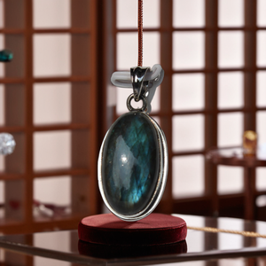 Colgante de piedra de cristal curativo 925 de cabujón redondo de labradorita Natural Popular para hombres al por mayor - Product Image 1