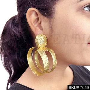 Pendientes de aro grandes chapados en oro de diseñador para mujer, joyería de moda con empuje hacia atrás para bodas, hechos de latón - Product Image 3