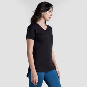 เสื้อยืดยาวสีดำโมดฟิตผลิตจากผ้าถัก - Product Image 3