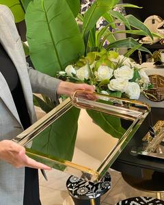 Plateau de service en aluminium nickelé brillant ultime avec poignée plaquée or Look incroyable pour la décoration de table Plateau de service - Product Image 6