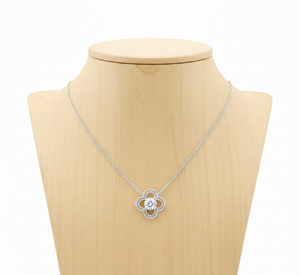 Collar con Colgante de Trébol Minimalista Moderno y Popular para Mujer, Chapado en Oro Certificado por Terceros, Cadena de Plata de Ley - Product Image 4