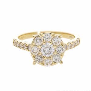 Bague en or 14 carats en grappe de diamants naturels 1.36CTW avec design de halo floral central brillant rond avec accent de diamant pavé sur la bande - Product Image 4