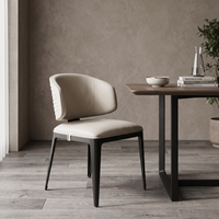 Chaise de salle à manger moderne en cuir PU, design contemporain, rembourrée, mobilier de restaurant, structure noire, revêtement beige