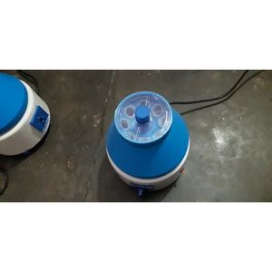 Mini centrifugeuse de laboratoire MAYALAB, dessus bleu, base blanche, avec bouton de commande, 3000 tr/min, 1880xg - Product Image 4