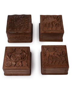 Cajas de joyería de diseño surtido talladas a mano de madera de nogal-Ideas de regalo únicas hechas a mano de 4x4 pulgadas para hombres y mujeres - Product Image 4