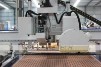 Routeur CNC CCD1530 pour le travail du bois avec couteau vibrant CCD 360 °   Lame de scie rotative ATC pour centre de découpe du bois
