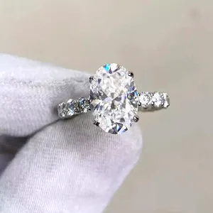 Anillo de Compromiso de Halo con Corte Ovalado Chapado en Oro Vintage para Mujer, Plata de Ley 925 con Moissanita de 4 Quilates - Product Image 6