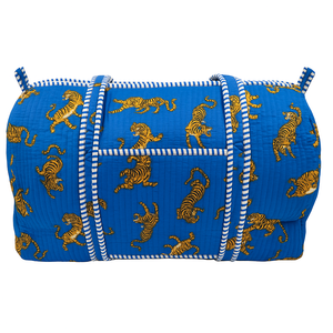 Sac de voyage tactique en coton Kantha écologique à imprimé tigre bleu - Durable, grande capacité, luxe, sport, week-end, design décontracté - Product Image 1