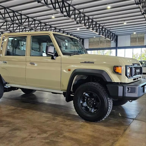 Toyota Land Cruiser Série 79 Beige SUV 5 places Intérieur cuir Conduite à gauche - Product Image 2
