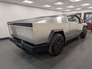 Limpio y Confiable, 2024, Cabina Doble, Tracción en las Cuatro Ruedas, Automático, Volante a la Izquierda, Asientos de Cuero, 600 hp, 0-60 en 4.1s, Autonomía de 340 millas - Product Image 6