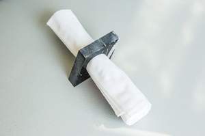 ที่วางแหวนผ้าเช็ดปากเรซิน Terrazzo สําหรับงานแต่งงานและอาหารค่ําที่วางแหวนทิชชู่บนโต๊ะอาหารที่วางผ้าเช็ดปากทรงกลมในราคาที่ดีที่สุด - Product Image 5