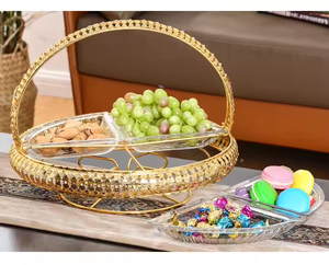 Grand plateau de service rond en métal doré de style européen vintage, plateau à fruits, panier de décoration avec poignées - Product Image 1