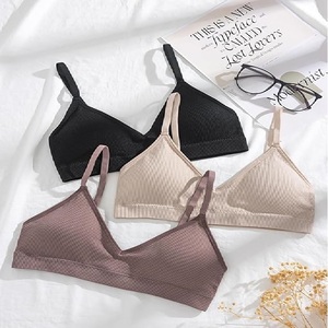 Ensemble de lingerie sans couture en nylon et élasthanne doux pour femmes, respirant et confortable, fabriqué directement en usine au Bangladesh pour les adolescentes - Product Image 3