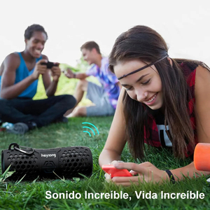 Altavoz Inalámbrico Portátil con Resistencia al Agua IP67, Sonido de Bajos Flotante para Exteriores, Color Negro, Iluminación LED RGB, Salida de 10W - Product Image 3