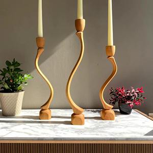 LOW quantité minimale de commande Farmhouse Pillar Taper Bougeoirs en bois naturel Fait à la main Écologique Durable pour la décoration intérieure Noël Pâques - Product Image 1