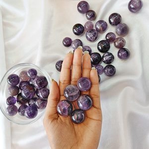 Bola de cristal de amatista hecha a mano, esfera de piedras preciosas naturales para decoración de oficina en casa, piedras curativas metafísicas a granel - Product Image 5