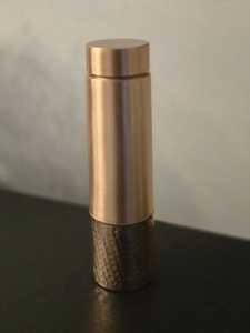 Bouteille d'eau en cuivre pur 950ml 32oz avec sac en toile 100% cuivre pour l'hydratation disponibilité en gros - Product Image 2