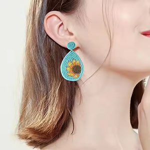 Nuevos pendientes de cuentas de moda Último diseño Joyería Bohemia Pendientes de cuentas de semillas hechos a mano Pendientes colgantes de fiesta por Artesanías MD - Product Image 3