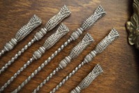Cuillère à long manche en argent au design antique Cuillère à thé en acier inoxydable de style vintage élégante, parfaite pour la cuisine et la salle à manger