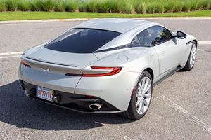 Excellent état, Aston Martin DB11 V12 Coupé d'occasion 2018 - Product Image 5