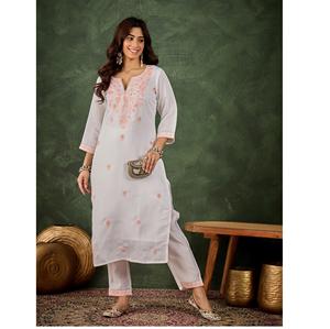 Conjunto de Kurta y Pantalón Bordado de Mezcla de Seda para Mujer de Diseñador, para Celebraciones, Fiestas y Uso Diario, en Venta - Product Image 1