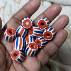 Cuentas de Vidrio Chevron de Colores Surtidos Hechas a Medida, Rojas en Varios Tamaños, Venta al por Mayor para Diseñadores de Joyería y Tiendas de Cuentas - Product Image 3