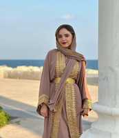 Abaya marocaine de luxe, ensemble 4 pièces avec hijab assorti, design traditionnel marocain allié aux tendances modernes de Dubaï