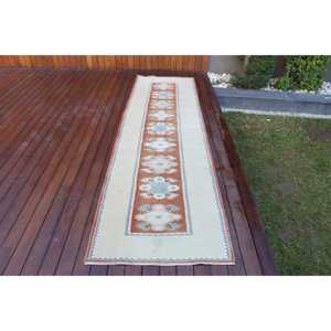 Tapis turc vintage 2,8x9,8 pieds, tapis oriental blanc et bleu - Product Image 1