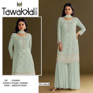 Costume Palazzo de créateur élégant pour femmes avec broderie et séquence pour les fêtes de Diwali Mariages Occasions festives - Product Image 2