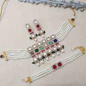 Ensemble de saphirs et de rubis multicolores plaqué or, collier ras du cou et boucles d'oreilles pour mariage ou bijoux fins - Product Image 6
